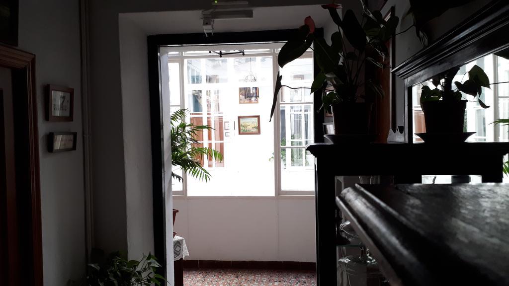 Hostal Manolo 엘푸에르토데산타마리아 외부 사진