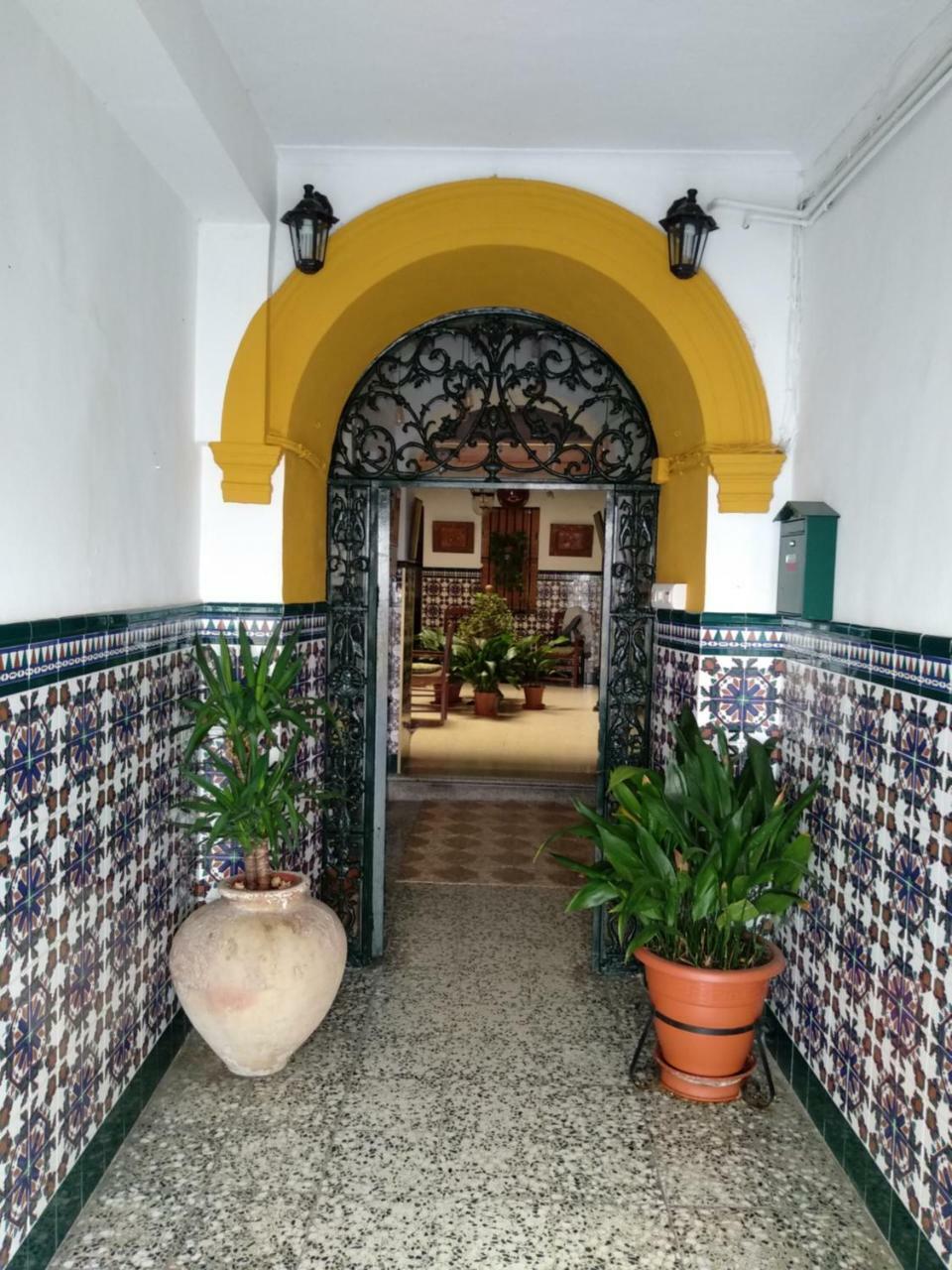 Hostal Manolo 엘푸에르토데산타마리아 외부 사진